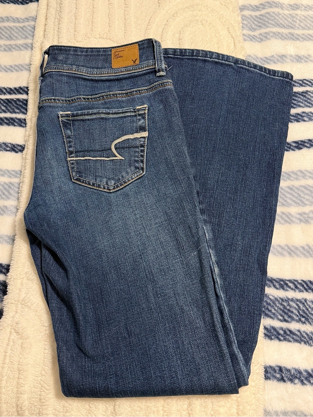 Women’s American Eagle bootcut jeans.